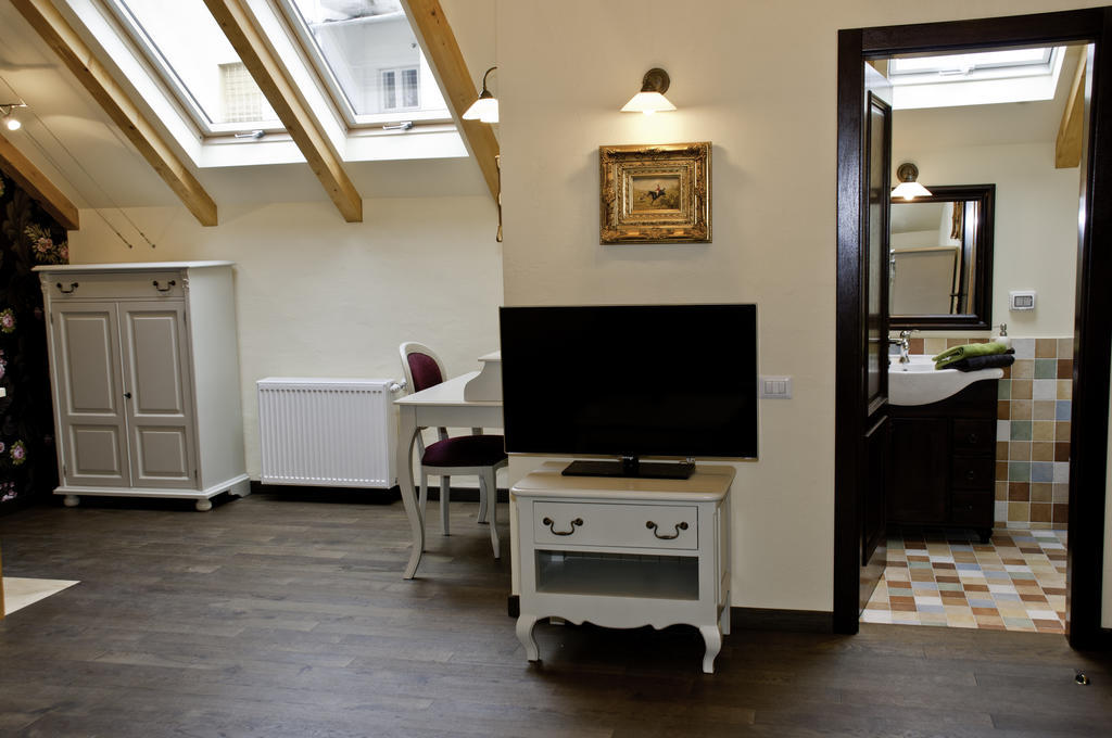 Arina Apartments Брашов Стая снимка