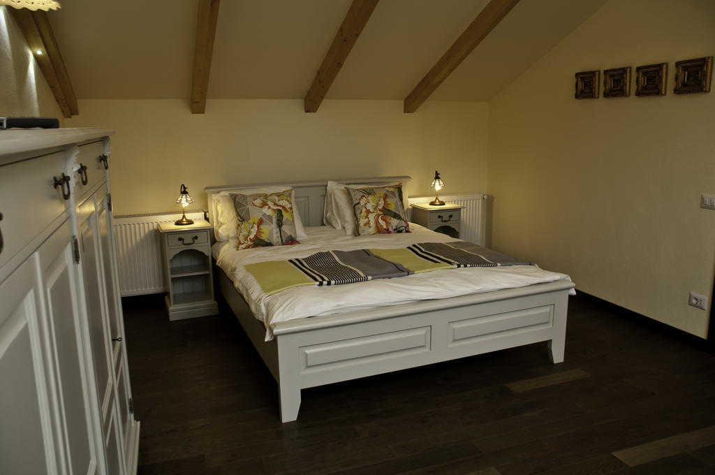 Arina Apartments Брашов Стая снимка